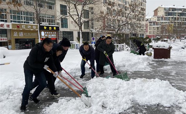 以動(dòng)制“凍”，溫暖護(hù)行——威海產(chǎn)投集團(tuán)開展清雪行動(dòng)
